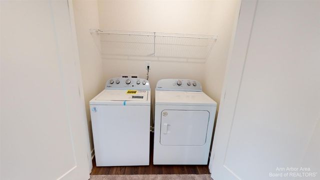 2704 S Spurway Drive, Ann Arbor, MI 48105