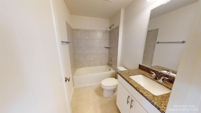 2704 S Spurway Drive, Ann Arbor, MI 48105