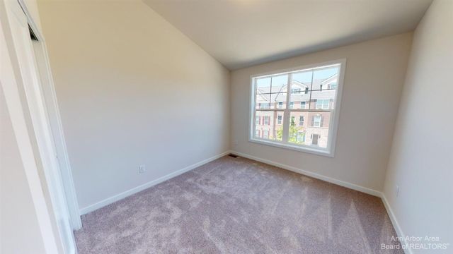 2704 S Spurway Drive, Ann Arbor, MI 48105