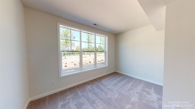 2704 S Spurway Drive, Ann Arbor, MI 48105