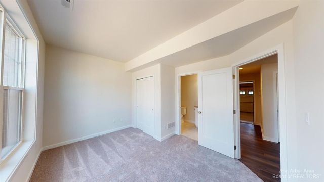 2704 S Spurway Drive, Ann Arbor, MI 48105