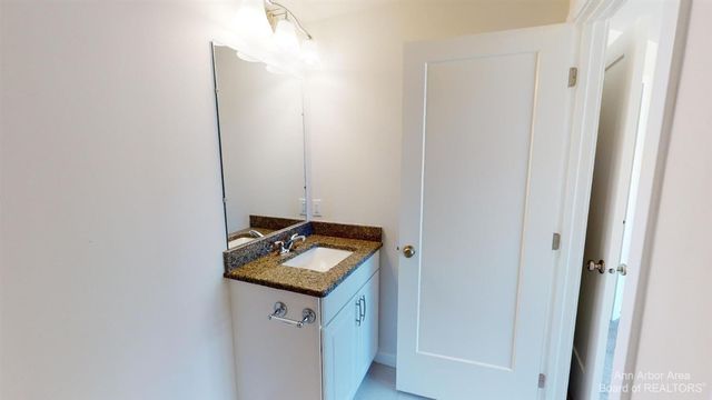 2704 S Spurway Drive, Ann Arbor, MI 48105