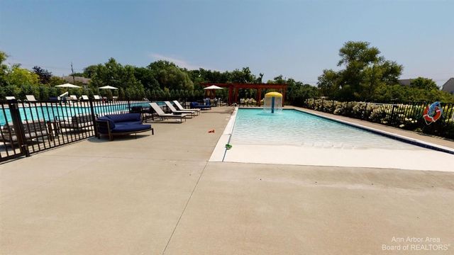 2704 S Spurway Drive, Ann Arbor, MI 48105
