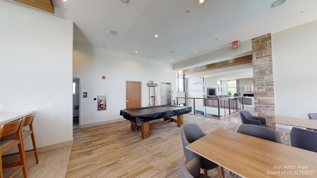 2704 S Spurway Drive, Ann Arbor, MI 48105
