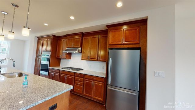 2704 S Spurway Drive, Ann Arbor, MI 48105
