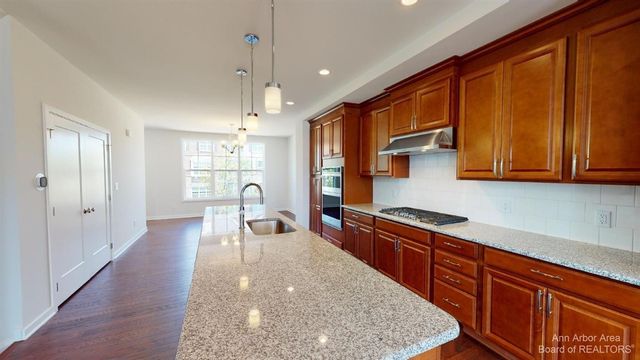 2704 S Spurway Drive, Ann Arbor, MI 48105