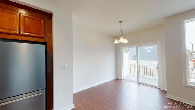 2704 S Spurway Drive, Ann Arbor, MI 48105