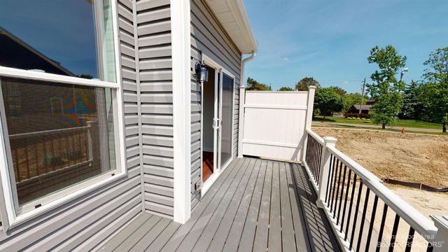 2704 S Spurway Drive, Ann Arbor, MI 48105