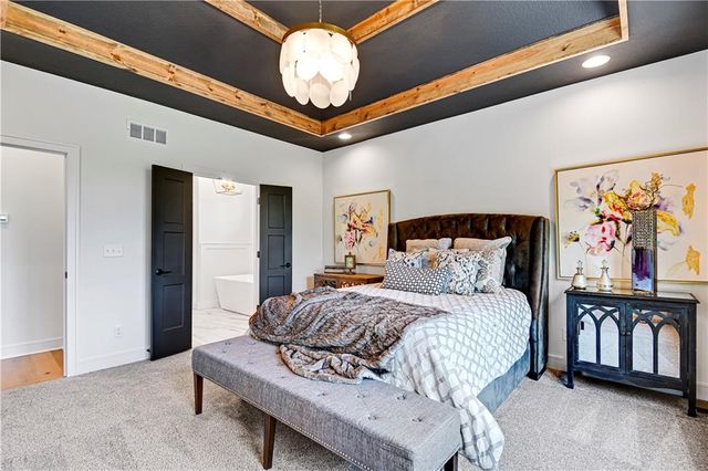 22141 W 94th Terrace, Lenexa, KS 66220