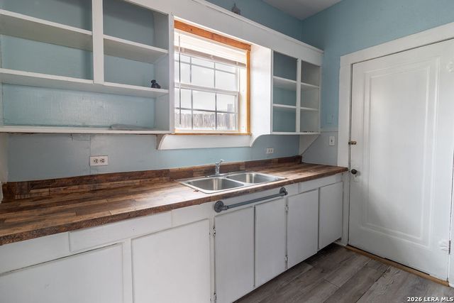 703 E Highland, San Antonio, TX 78210