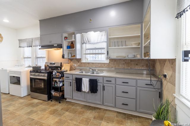 703 E Highland, San Antonio, TX 78210