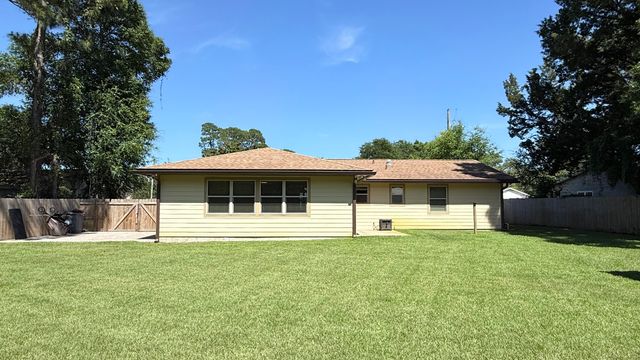 21 Mary Esther Drive, Mary Esther, FL 32569