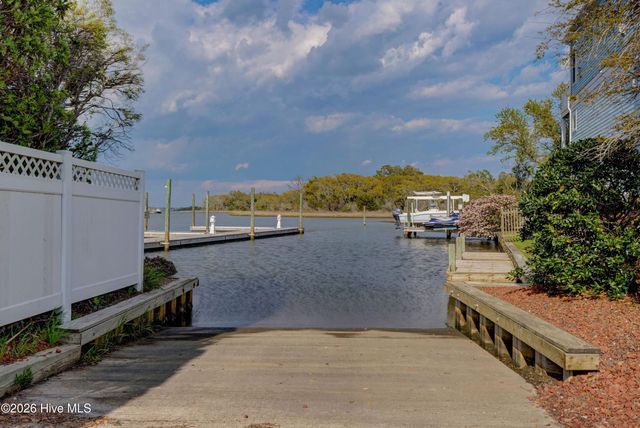 205 Silver Sloop Way, Carolina Beach, NC 28428
