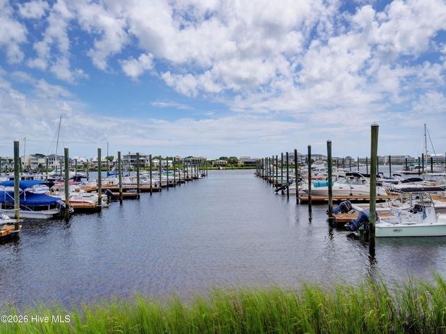205 Silver Sloop Way, Carolina Beach, NC 28428