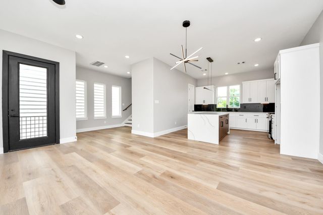 2204 Carr Street, Houston, TX 77026