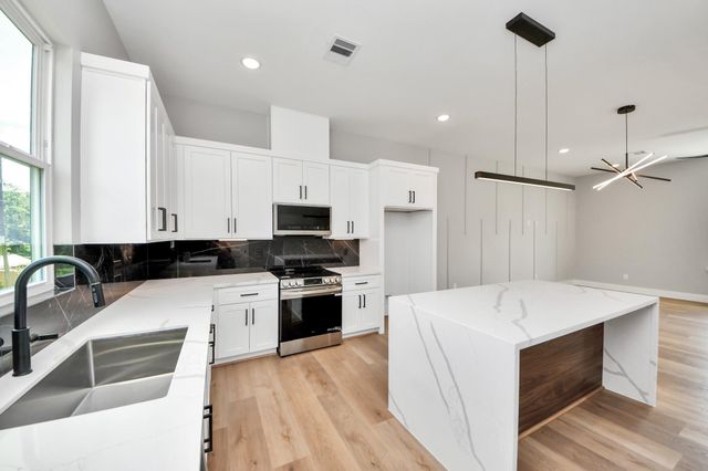 2204 Carr Street, Houston, TX 77026