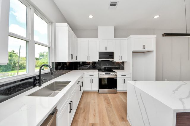 2204 Carr Street, Houston, TX 77026