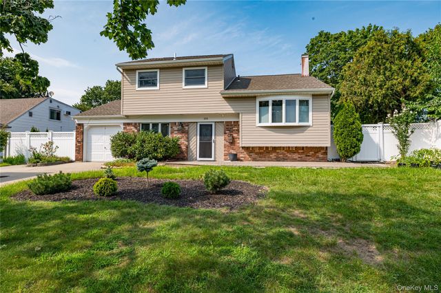 105 Rumford Road, Kings Park, NY 11754