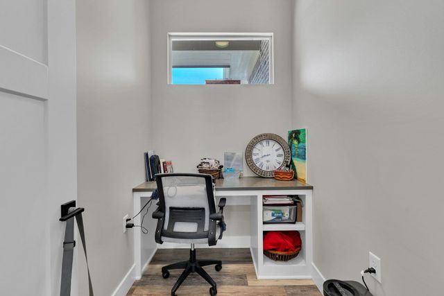 744 N Thornton Ct, Wichita, KS 67235