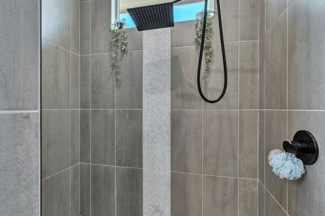 744 N Thornton Ct, Wichita, KS 67235