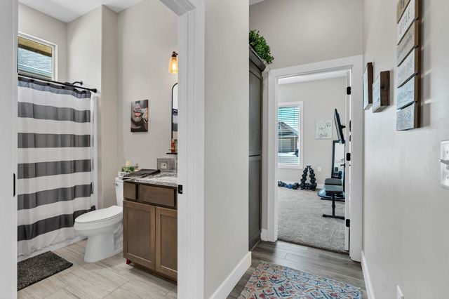 744 N Thornton Ct, Wichita, KS 67235