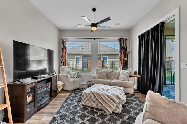 744 N Thornton Ct, Wichita, KS 67235