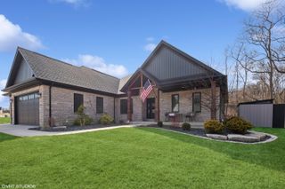 198 N Pinhook Drive, Valparaiso, IN 46385