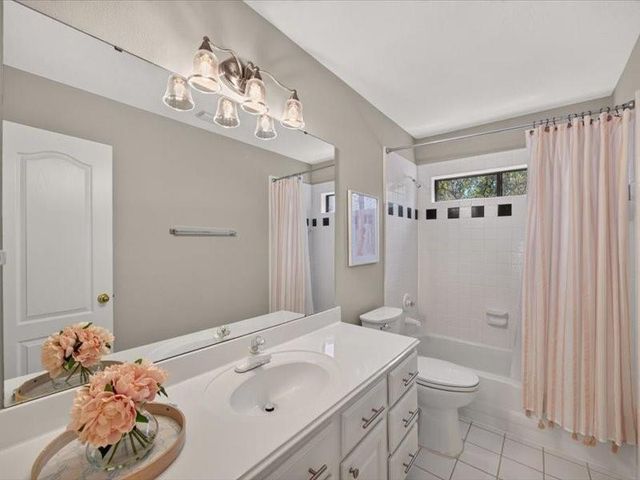 202 W Larah Lane, Houston, TX 77094
