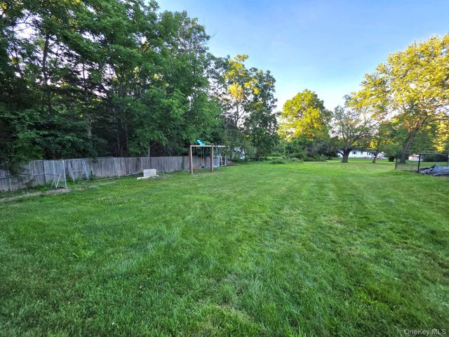 13 Lakeview Drive, Warwick, NY 10990