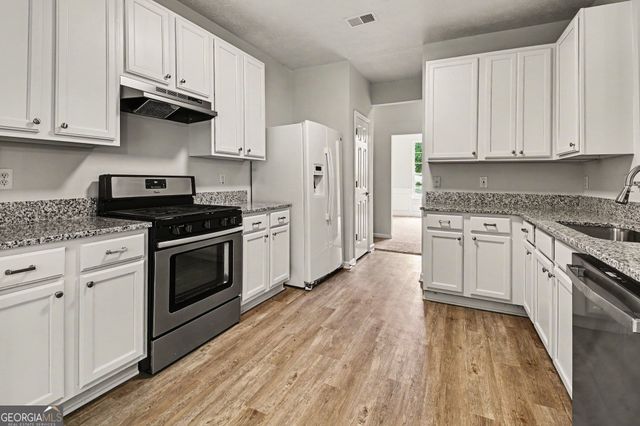 320 Magnolia Walk Lane, Atlanta, GA 30349