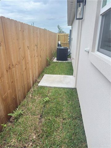 1413 Vine Avenue 4, Weslaco, TX 78596
