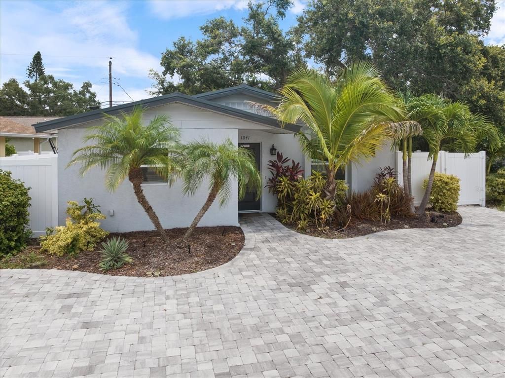 1041 S TUTTLE AVENUE, Sarasota, FL 34237