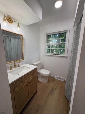 940 Hobson St, Alpha Boro, NJ 08865