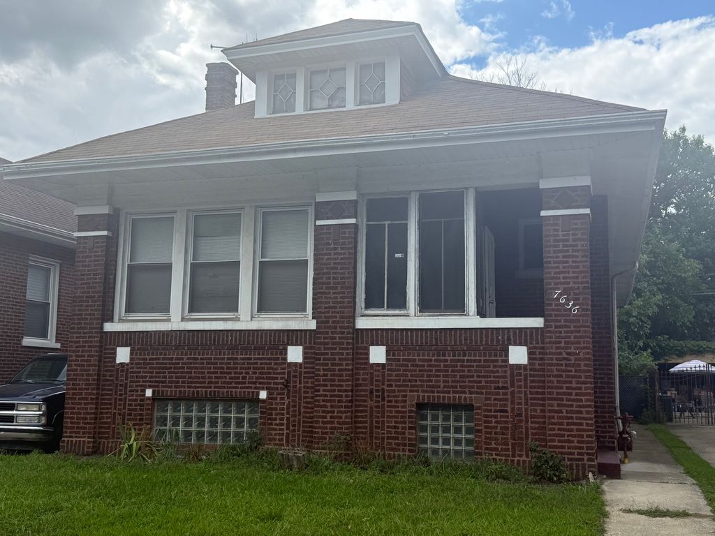 7636 S Yates Boulevard, Chicago, IL 60649