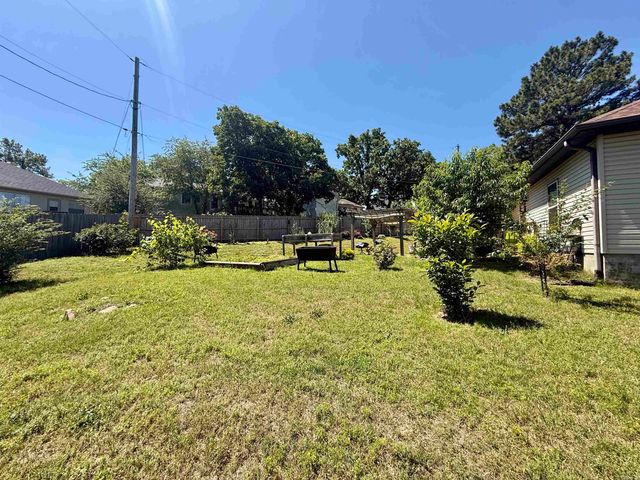 10611 Rockbrook Dr, Sherwood, AR 72120