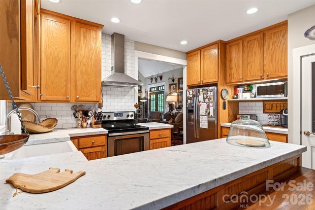 52 Cheshire Drive, Black Mountain, NC 28711