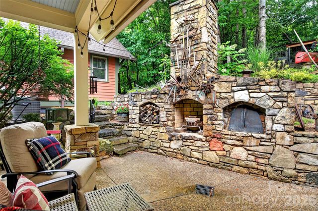 52 Cheshire Drive, Black Mountain, NC 28711