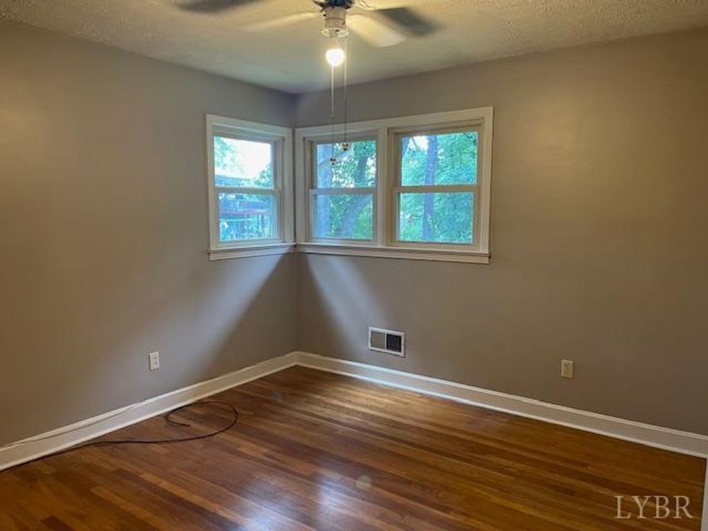 Image 11 of property listing at 110 Walton Road, Lynchburg, VA 24502