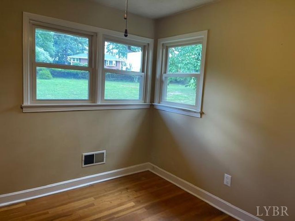 Image 14 of property listing at 110 Walton Road, Lynchburg, VA 24502