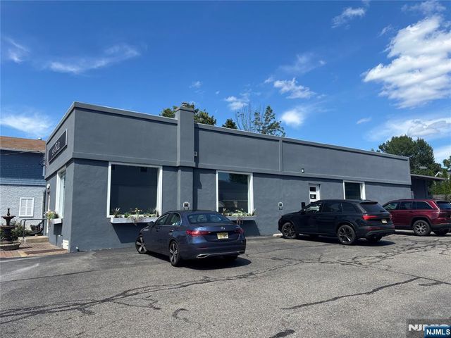 208 Godwin Avenue, Midland Park, NJ 07432