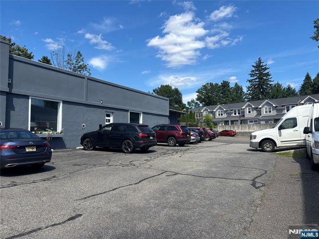 208 Godwin Avenue, Midland Park, NJ 07432