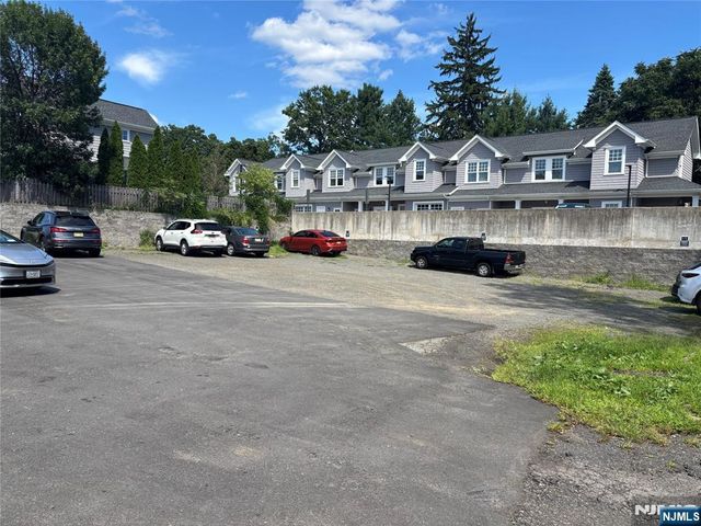 208 Godwin Avenue, Midland Park, NJ 07432