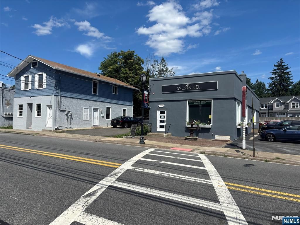 208 Godwin Avenue, Midland Park, NJ 07432