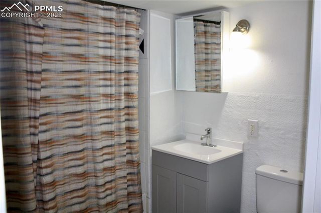 7670 Sunny view Lane, Colorado Springs, CO 80911