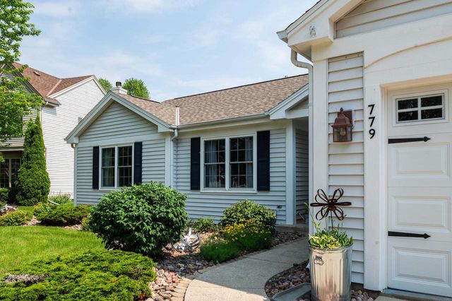 779 Holly Patch COURT, Pewaukee, WI 53072