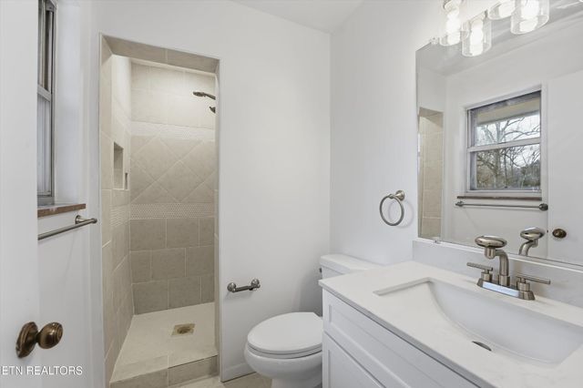 8129 Ainsworth Drive, Knoxville, TN 37909