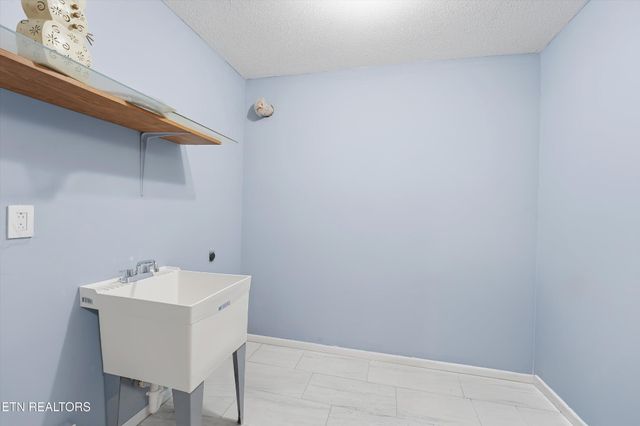 8129 Ainsworth Drive, Knoxville, TN 37909