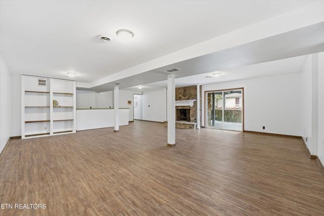 8129 Ainsworth Drive, Knoxville, TN 37909