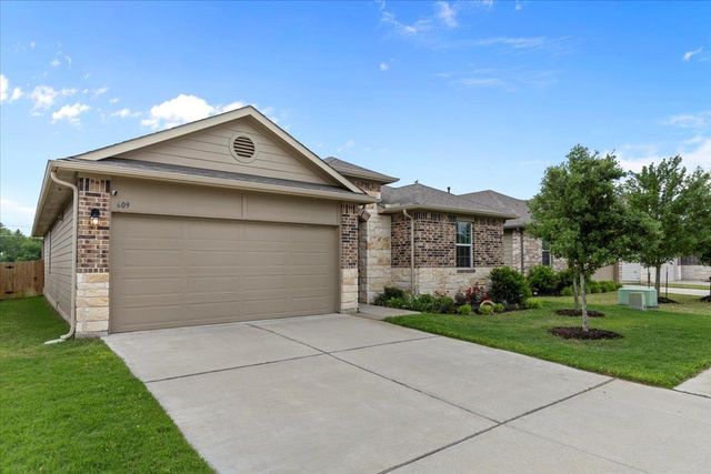 609 Bluffview DR, Bastrop, TX 78602
