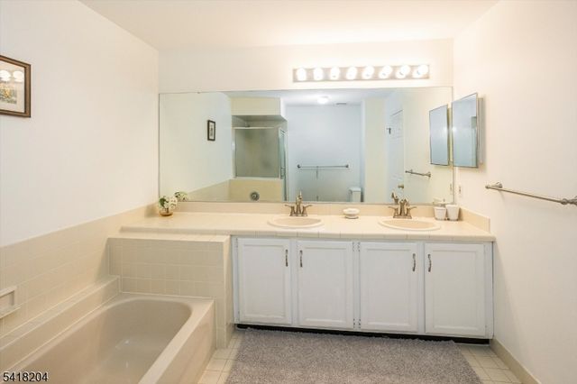 35 Cambridge Rd, Bedminster Twp., NJ 07921